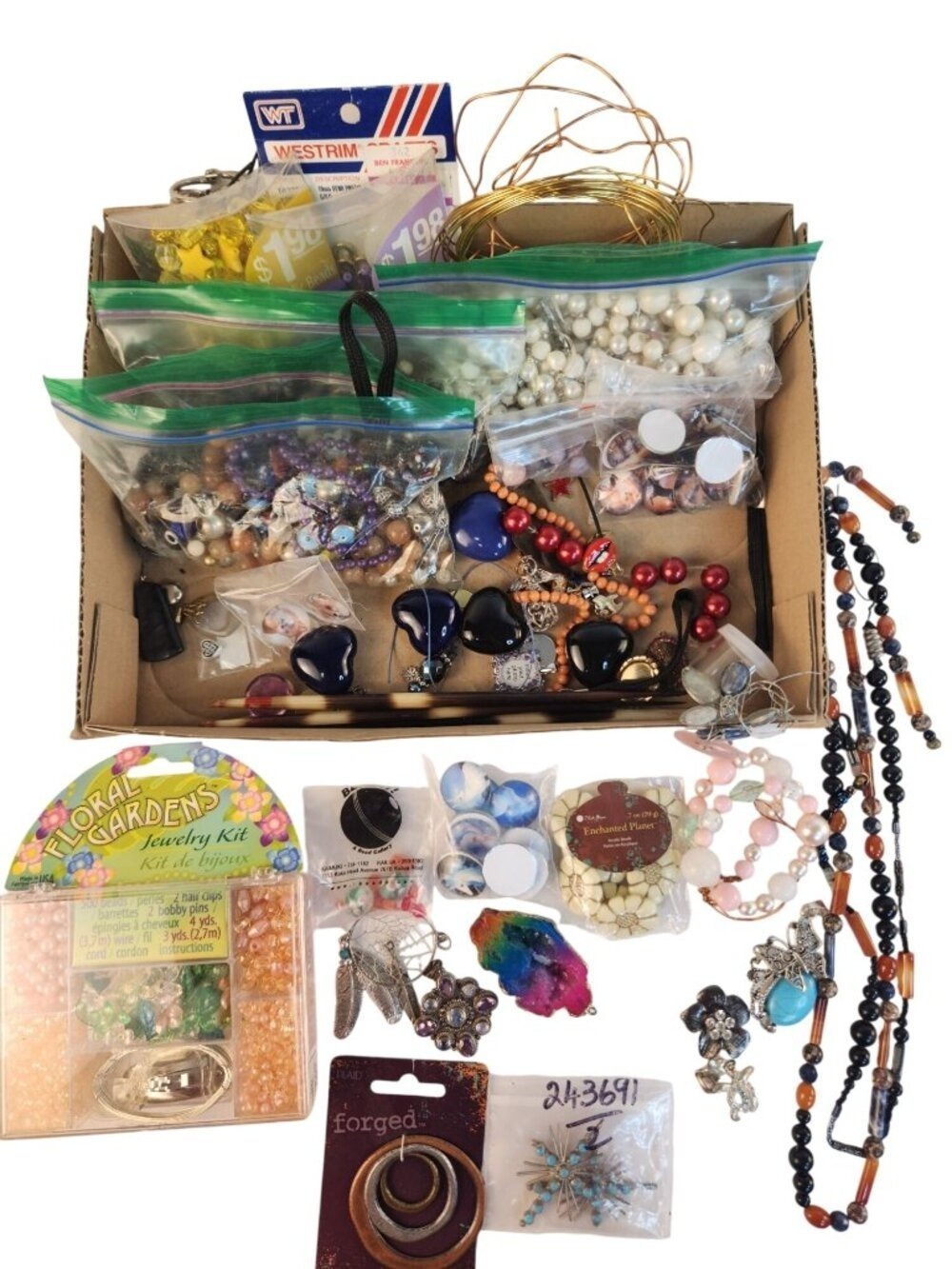 Lot Of 2.13 Lb Beading & Crafting Supplies Jewelry Making Kits Charms & Beads - Picture 2 of 6